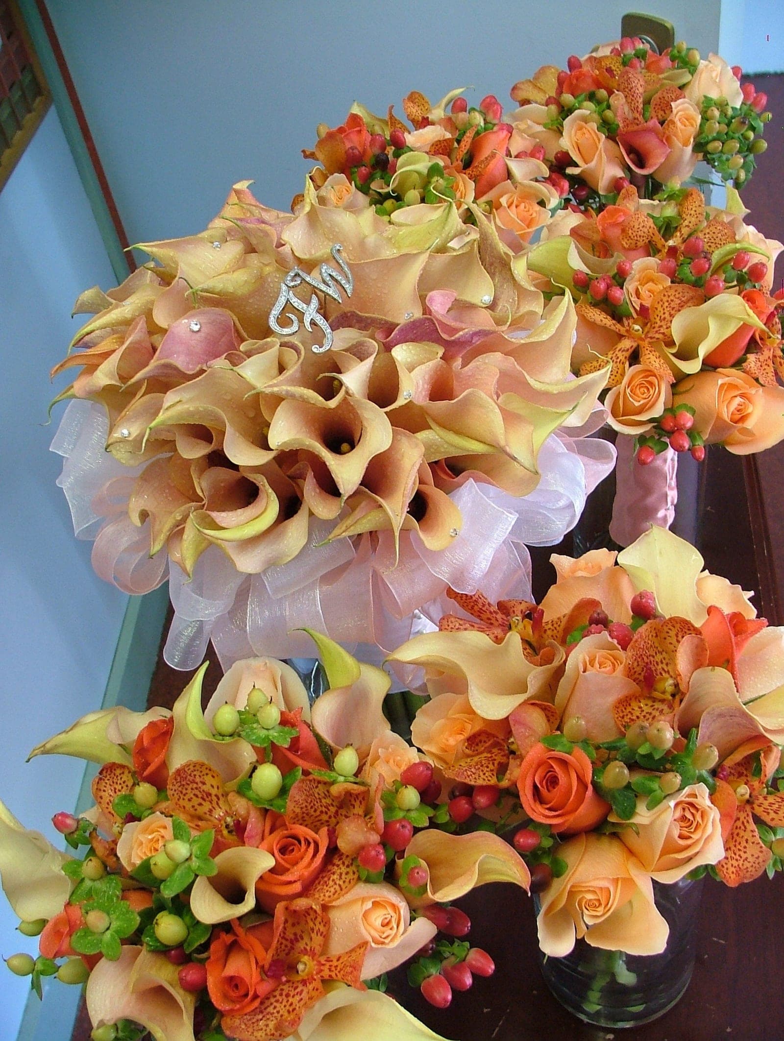 Bridal party bouquets in warm tones